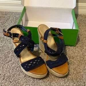 Lilly Pulitzer Navy and Tan Woven Sandals